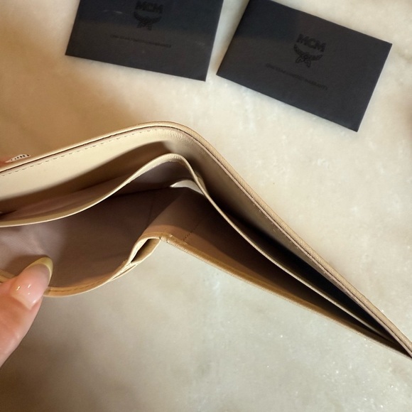 New MCM men’s white Bifold Wallet In Visetos Original monogram - Picture 9 of 11